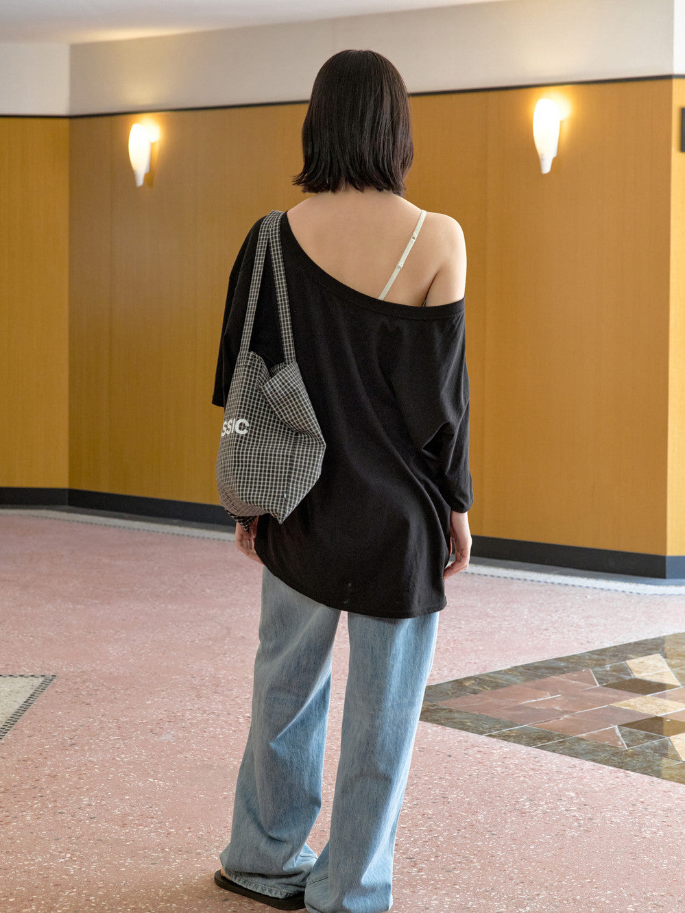 Low Classic Lc Off-Shoulder Tee Black
