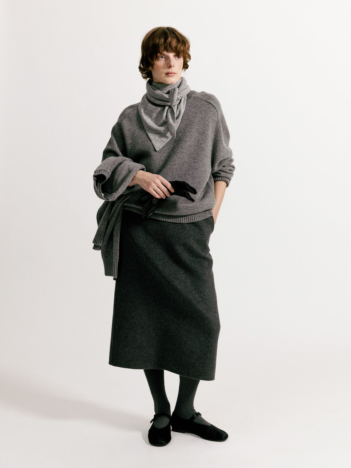 Nothing Written Triangle cashmere muffler (Gray)
