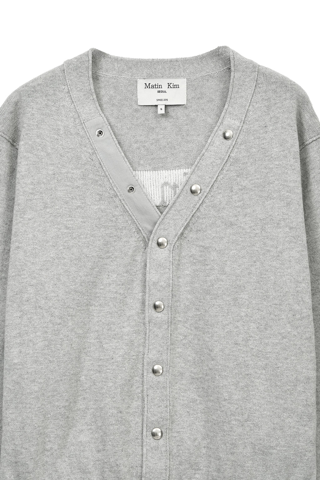 [matinkim] BACK LOGO SNAP BUTTON CARDIGAN IN GREY