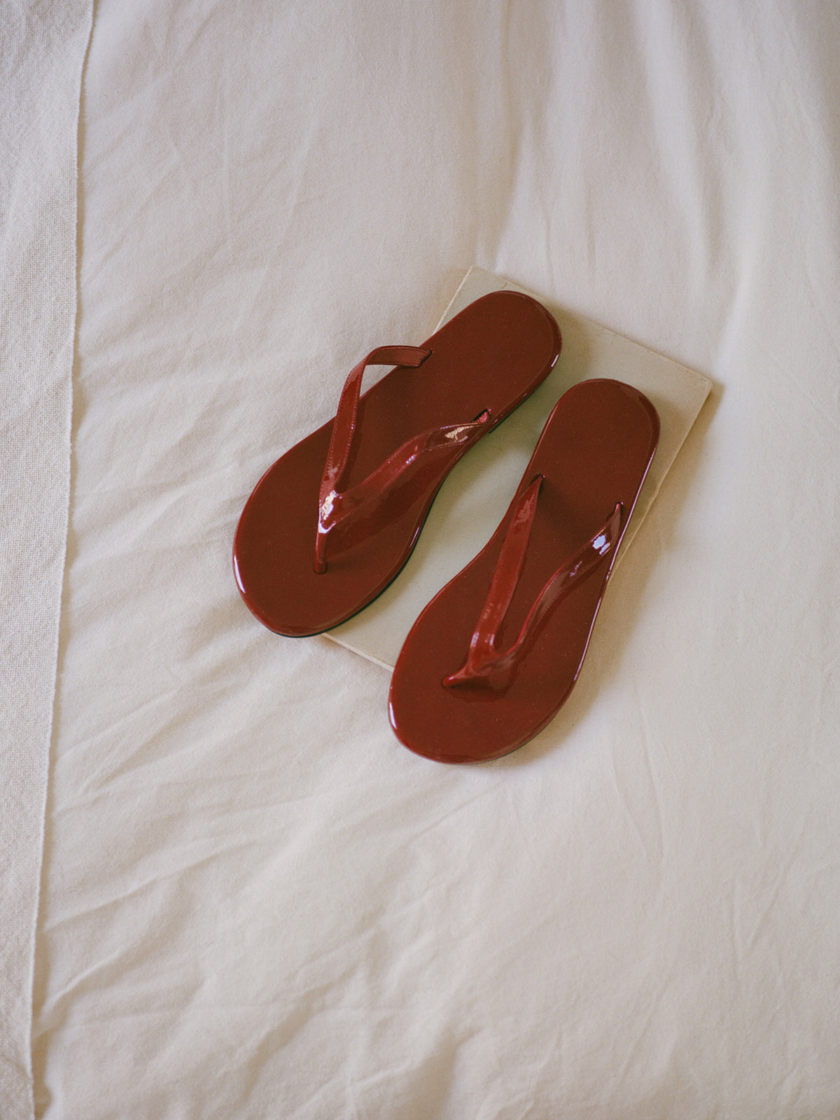 Nothing Written Glossy leather sandals (Burgundy)