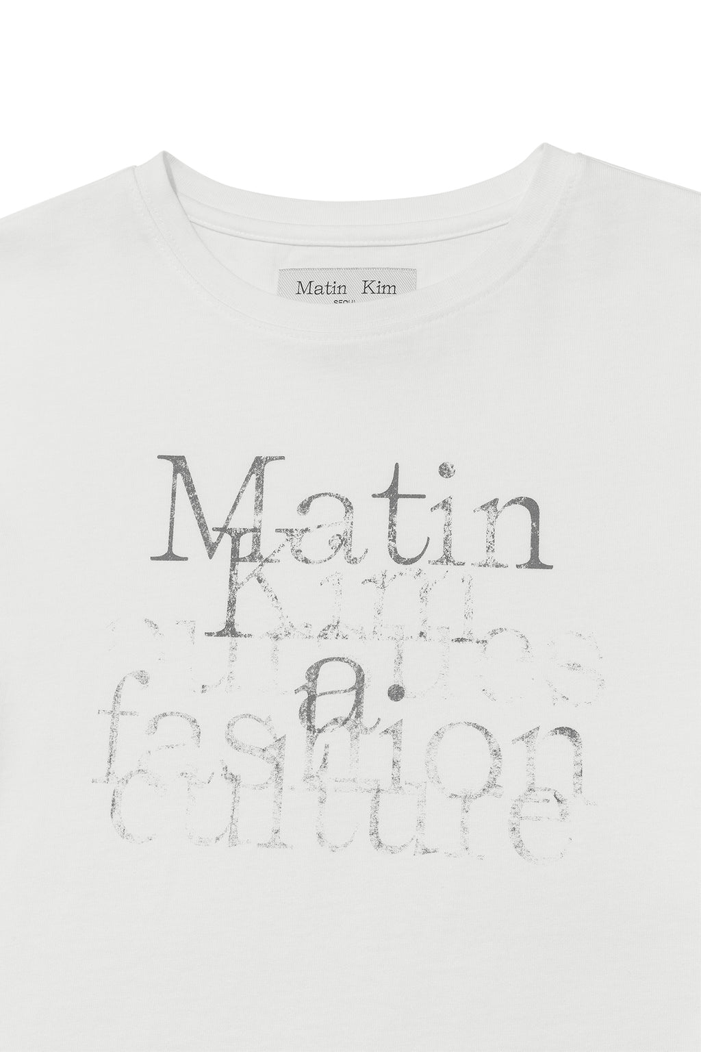 [matinkim] DUSTY TYPO GRAPHIC CROP TOP IN WHITE