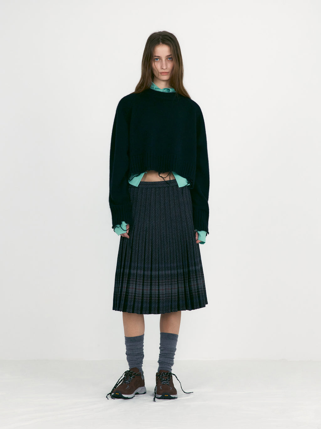 [low_classic] Damaged Cropped Pullover
Black