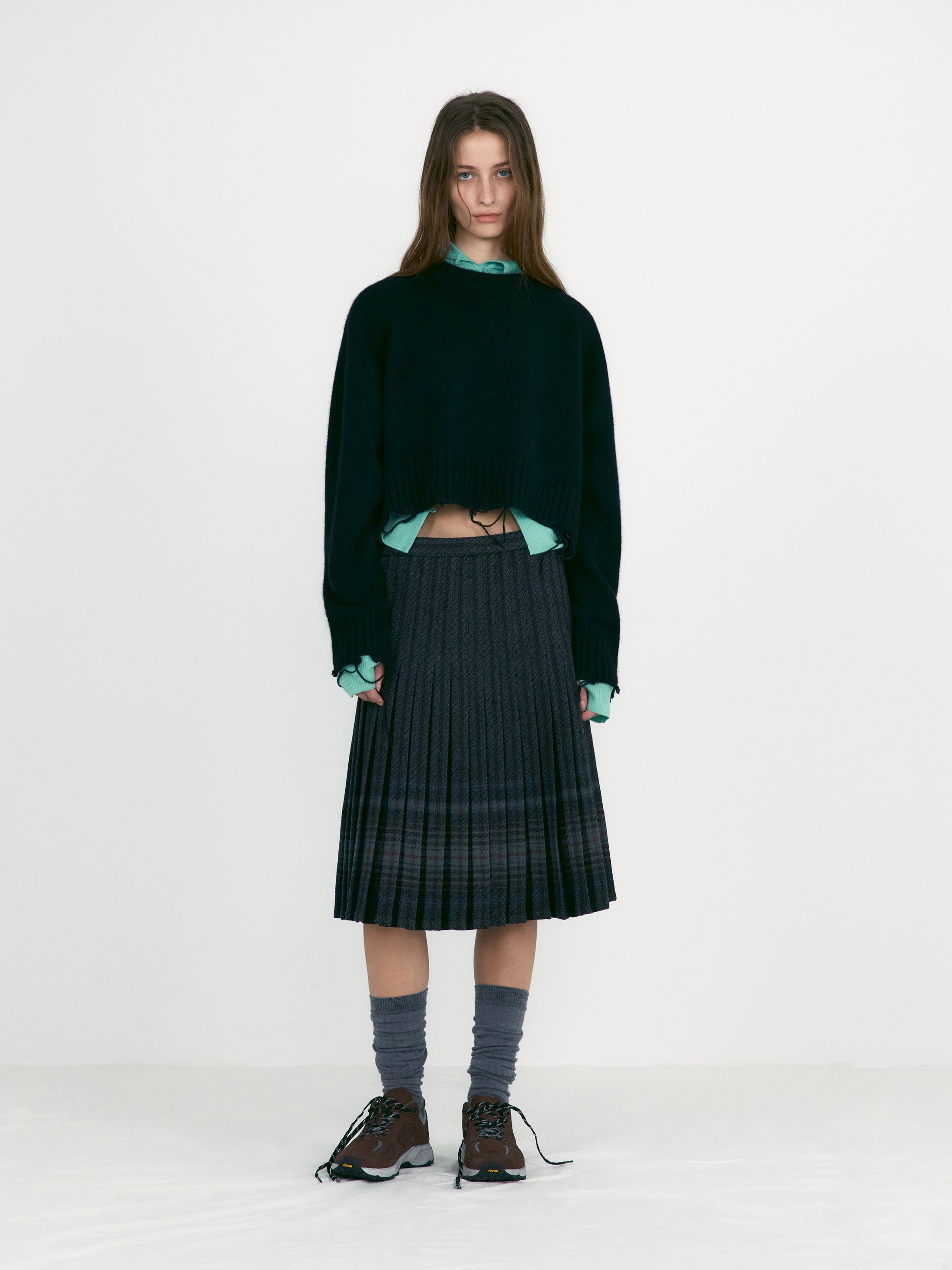 [low_classic] Damaged Cropped Pullover
Black