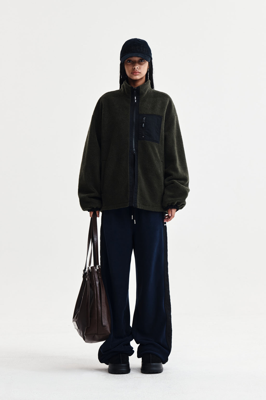 [matinkim] SHERPA FLEECE DRAWSTRING PANTS IN NAVY