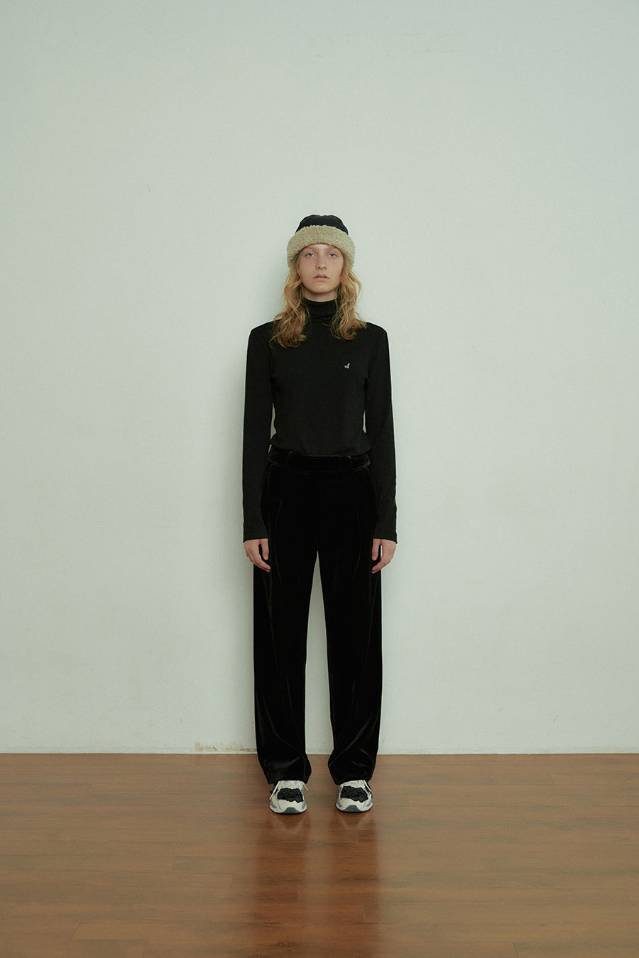 Overdueflair Velvet Low Wide Pants Black