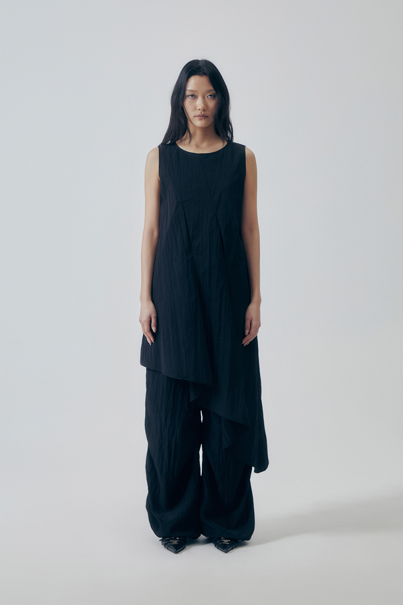 Treemingbird Glide Nylon Pintuck One-piece Black