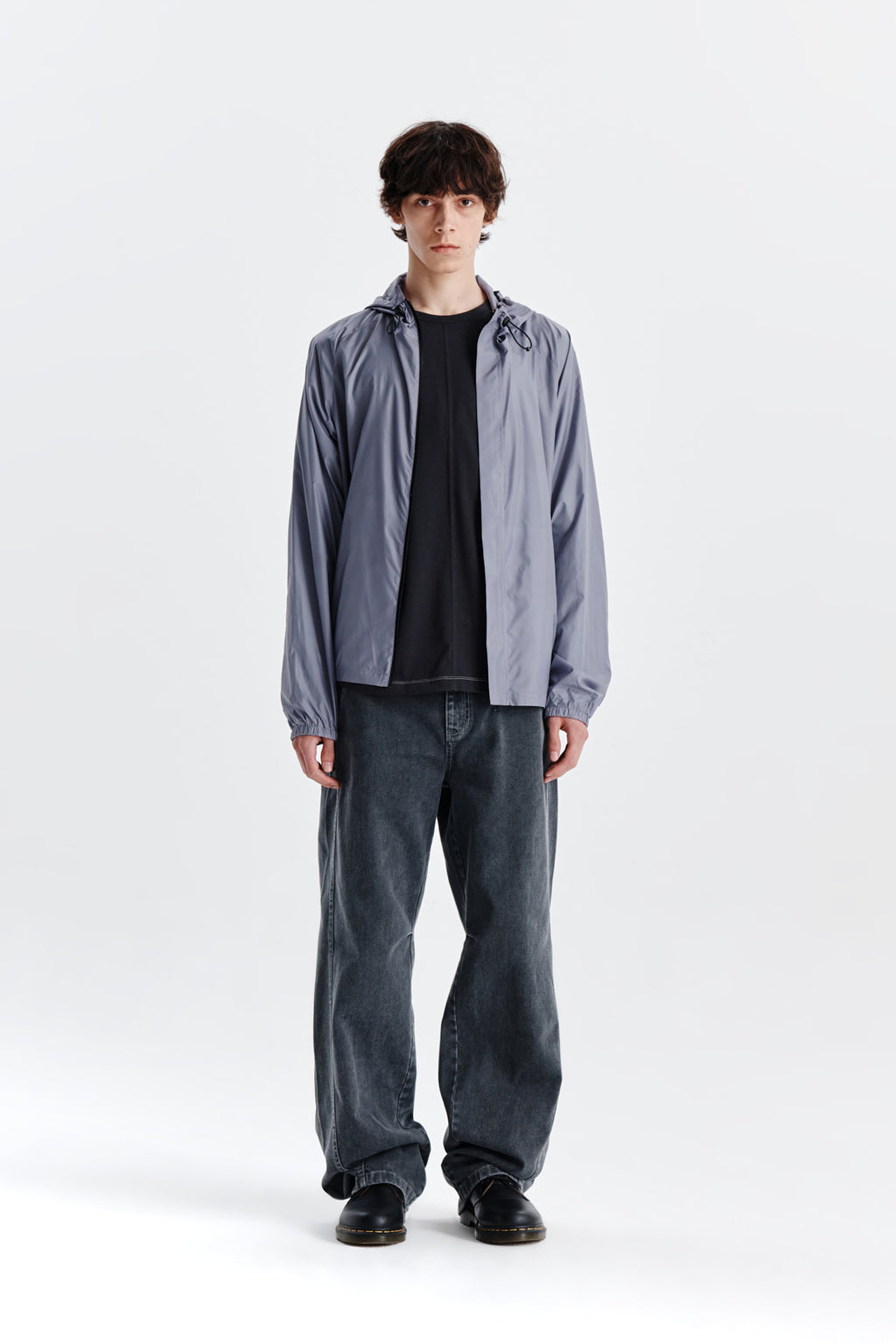 [matinkim] SIDE POINT COLOR DENIM PANTS FOR MEN IN CHARCOAL