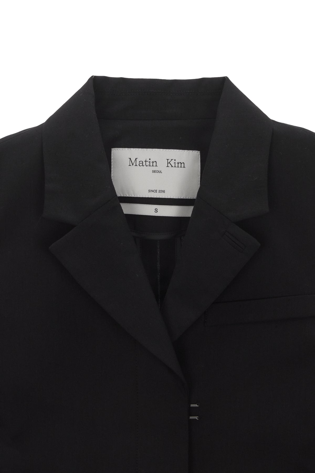 [matinkim] ZIPPER POINT LINEN CROP JACKET IN BLACK