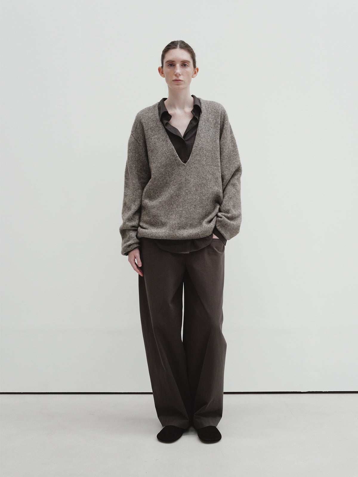 Moia low pocket pants (smoke brown)