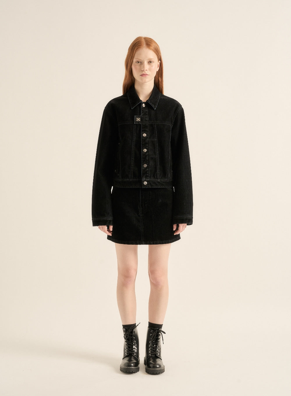 [satur] (W) Symbol Brooch Velvet Denim Trucker Jacket - Black