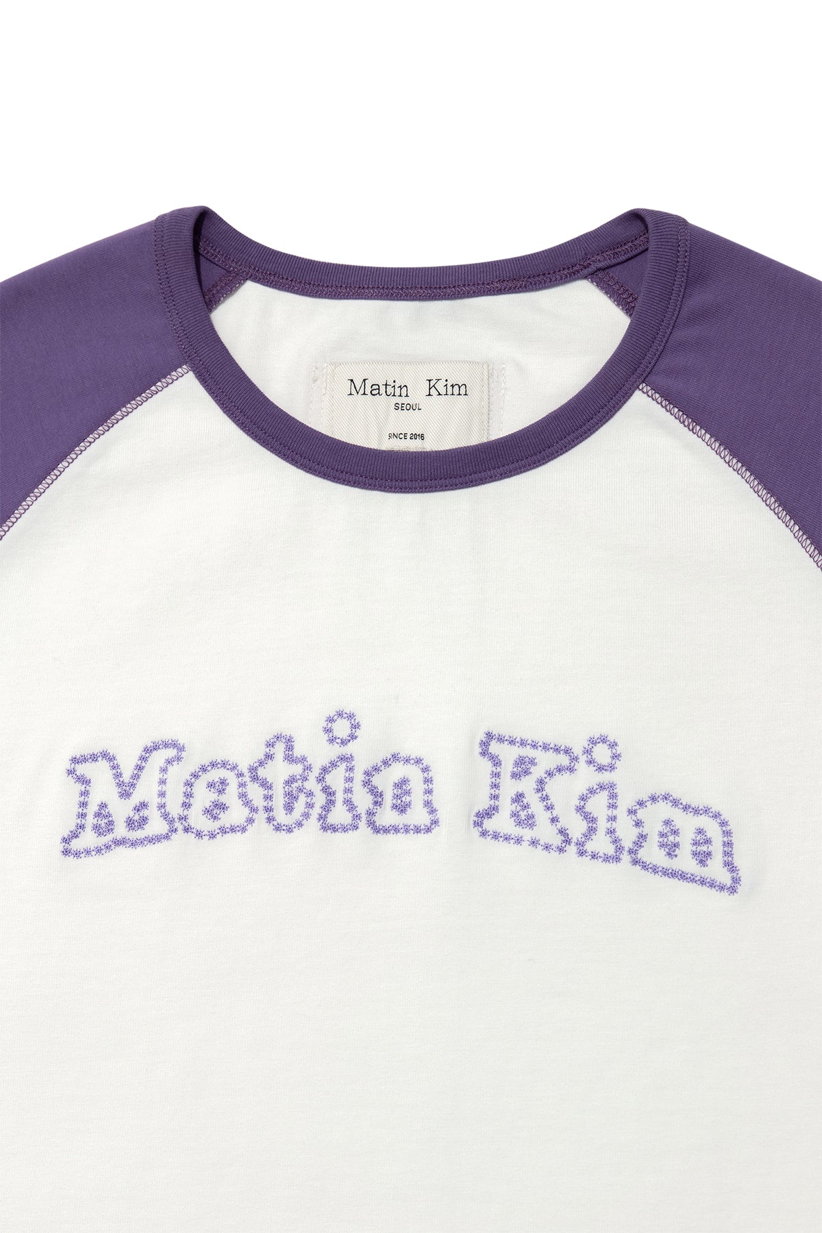 [matinkim] FLOWER STITCH RAGLAN LOGO TOP IN PURPLE