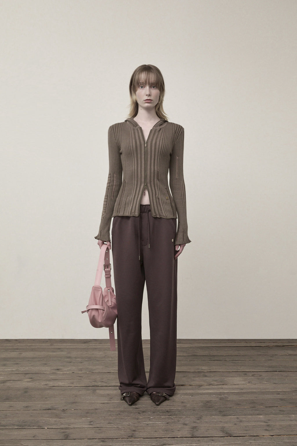 [matinkim] LOGO POINT DAMAGE SLIM HOODY CARDIGAN IN KHAKI BROWN