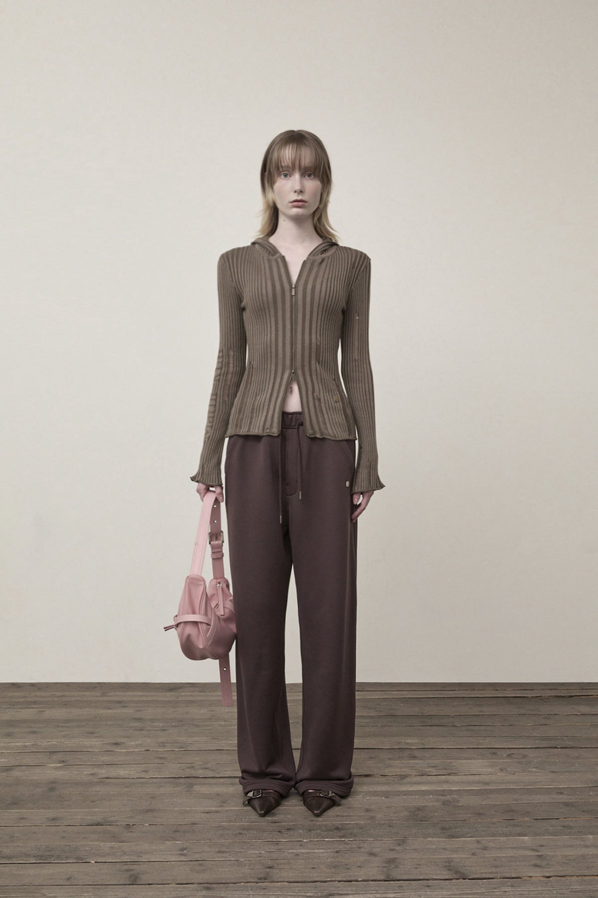 [matinkim] LOGO POINT DAMAGE SLIM HOODY CARDIGAN IN KHAKI BROWN