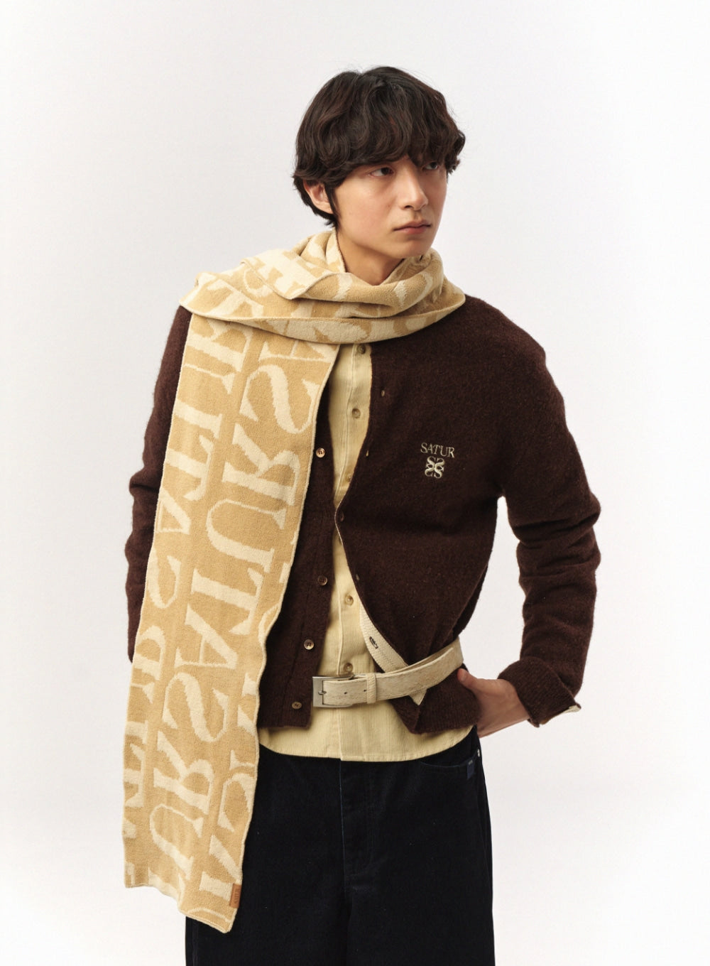 [satur] Logo Jacquard Muffler - Beige