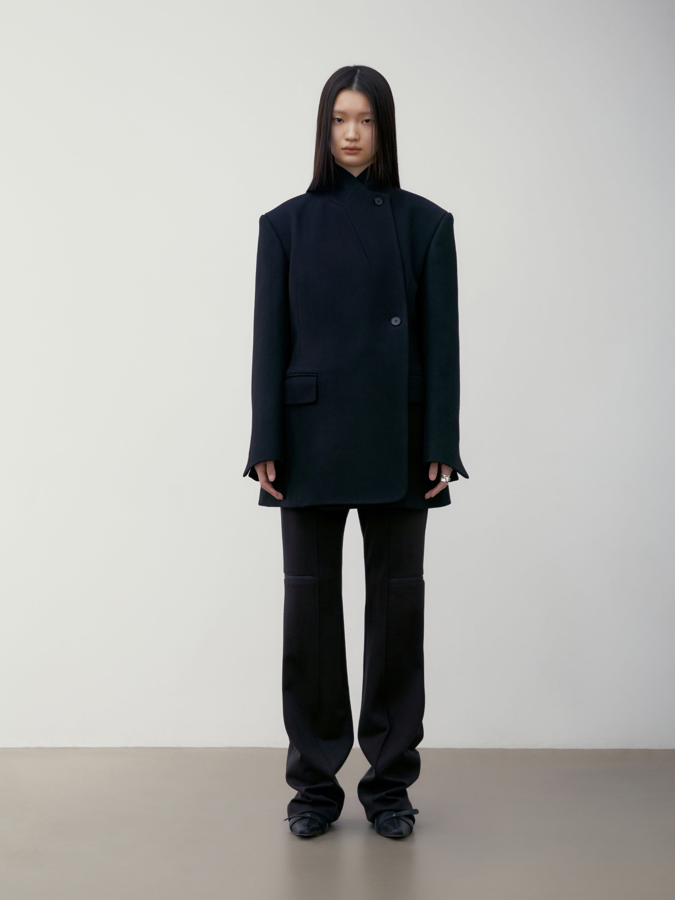 [low_classic] BOOTCUT ZIP-UP PANTS
BLACK