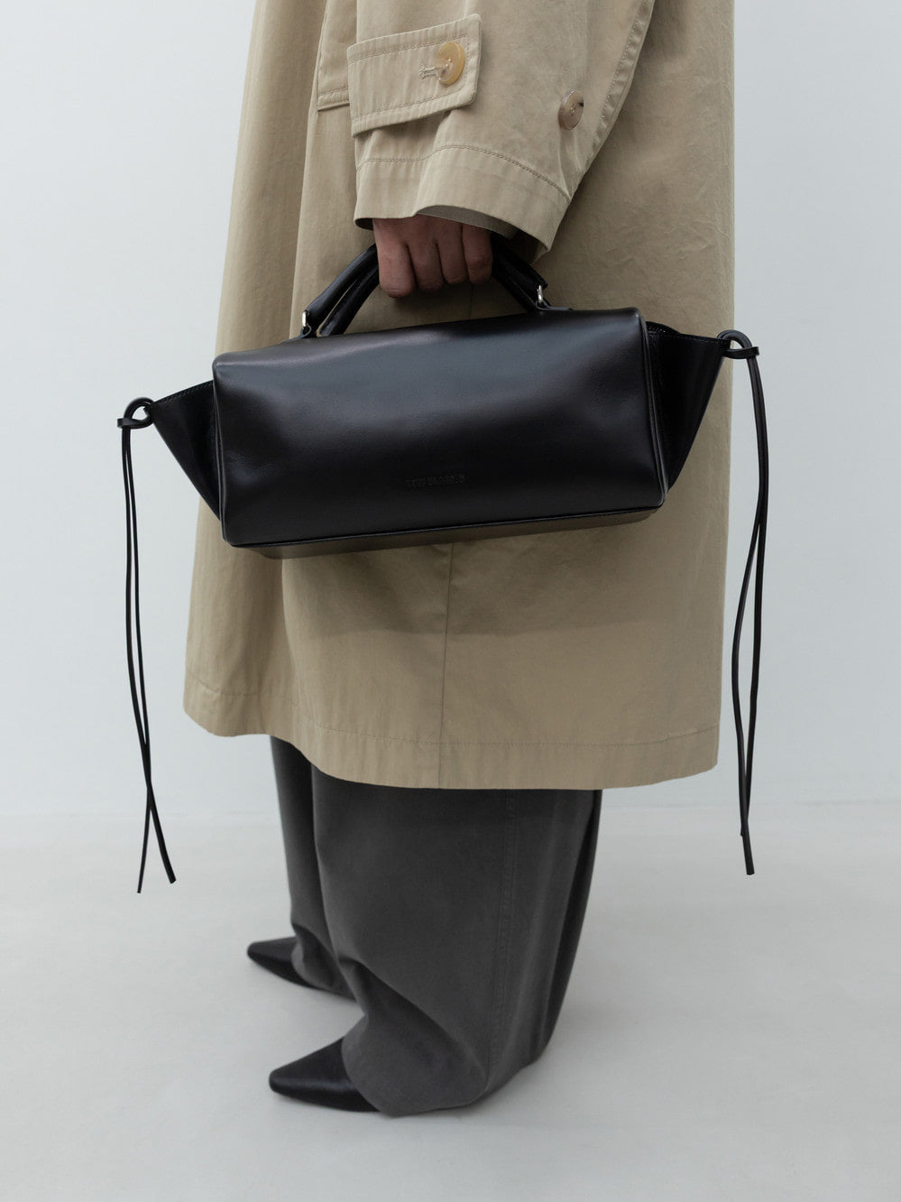 Low Classic Loaf Tote Bag Black