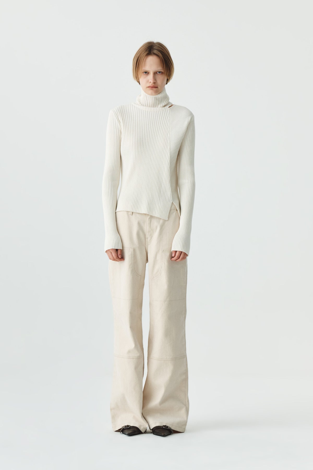 Matinkim Neck Slit Point Turtle Neck Pullover IN White