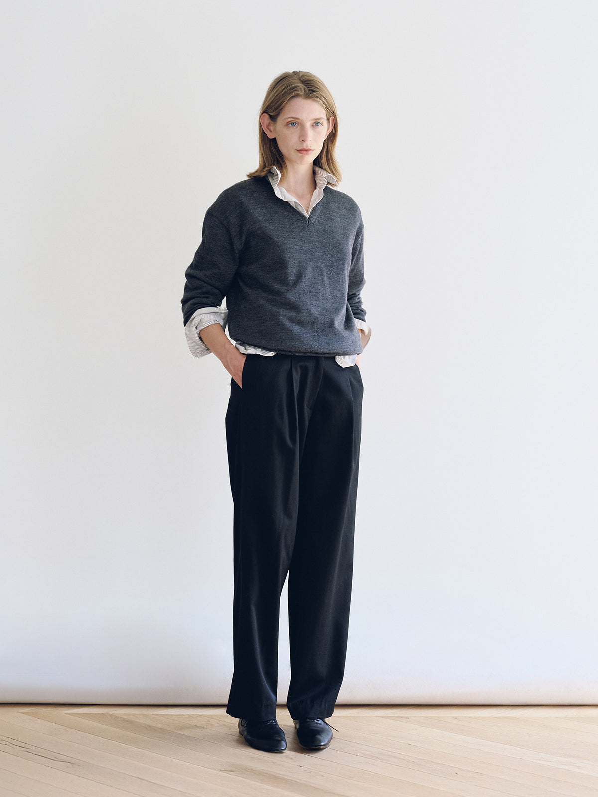 Nothing Written Charlotte v-neck pullover (Charcoal)
