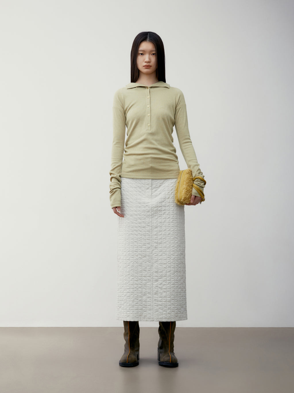 [low_classic] GRID WRINKLE H-LINE SKIRT
CREAM