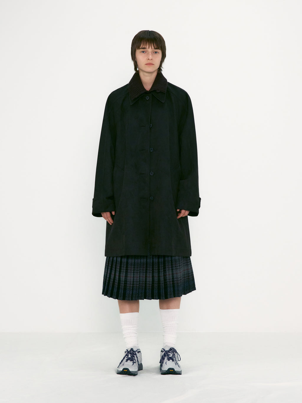 [low_classic] Suede Half Coat
Black