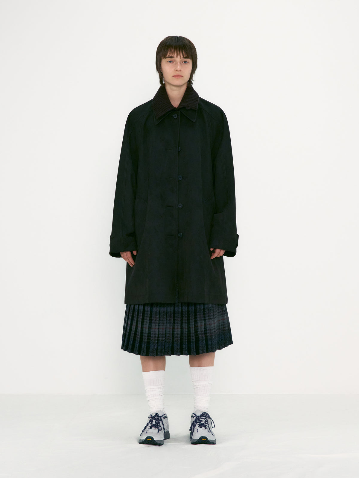 Low Classic Suede Half Coat Black