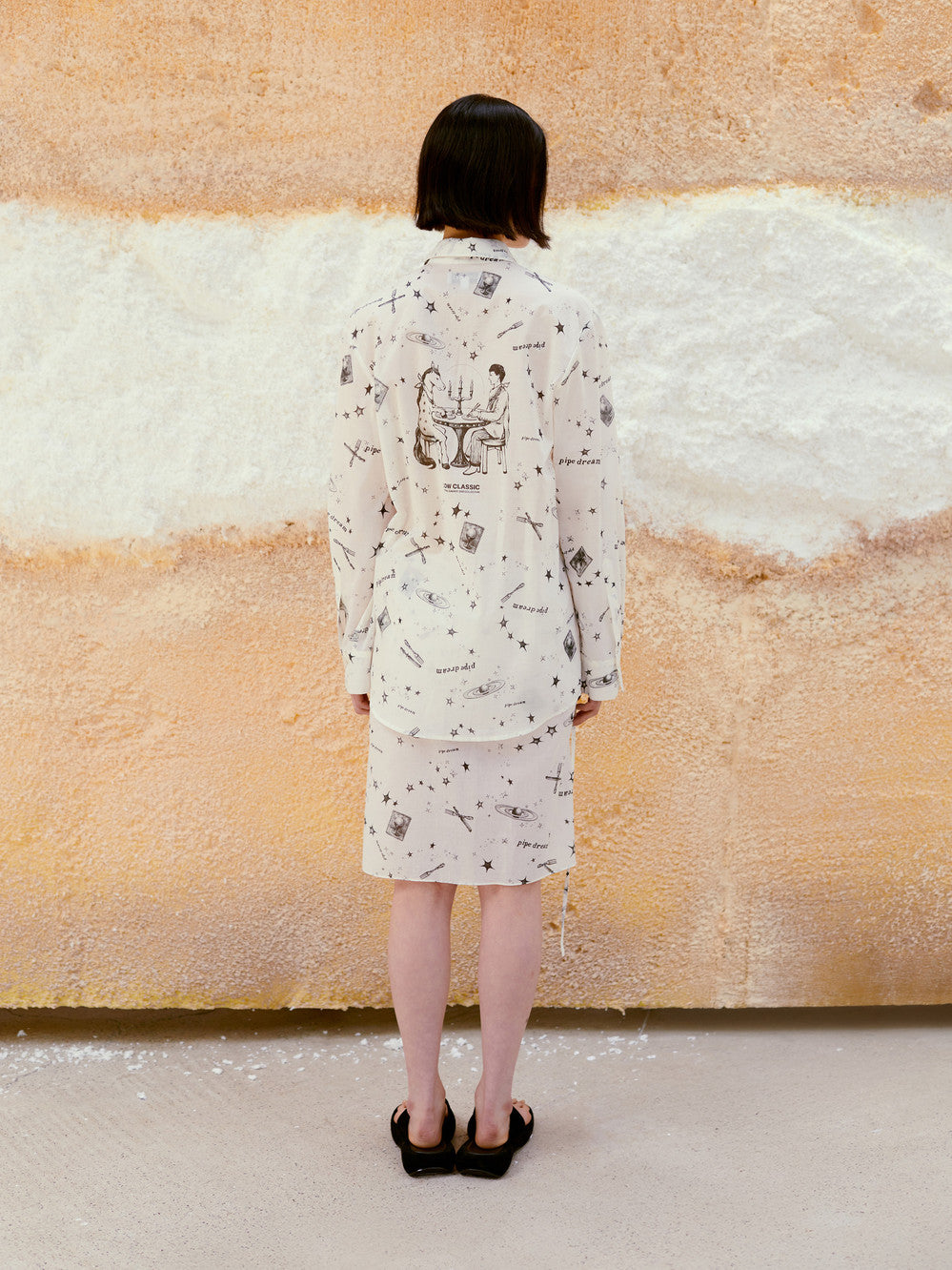 [low_classic] Pipe Dream Print Shirt
Ivory