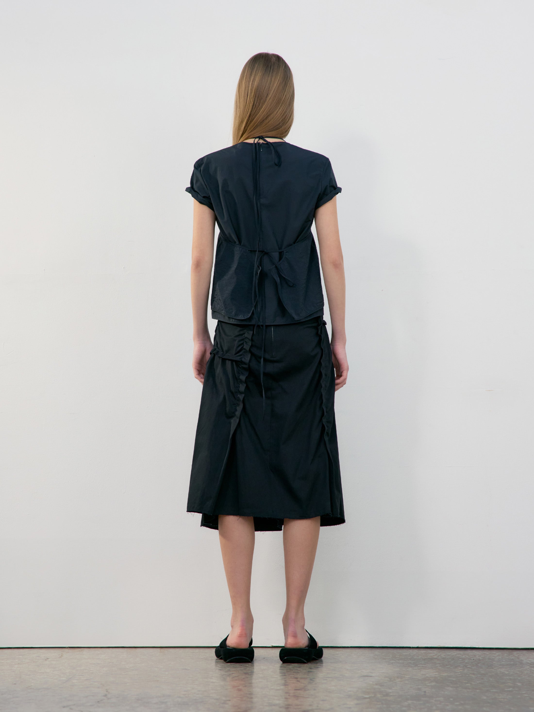 [low_classic] U-Neck Logo Blouse
Black