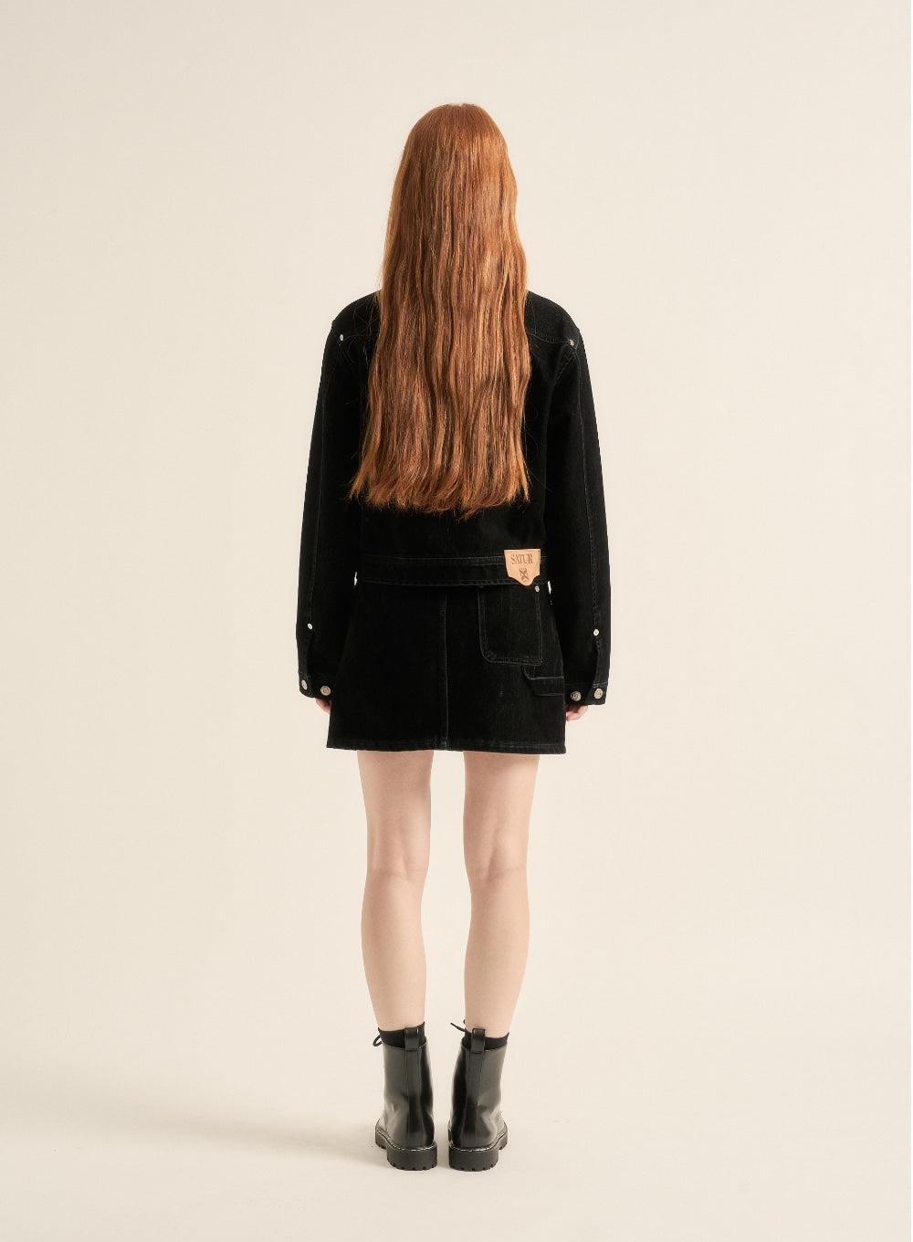 [satur] (W) Symbol Brooch Velvet Denim Trucker Jacket - Black